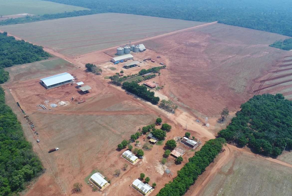 Foto aérea de uma fazenda em São José do Rio Claro MT