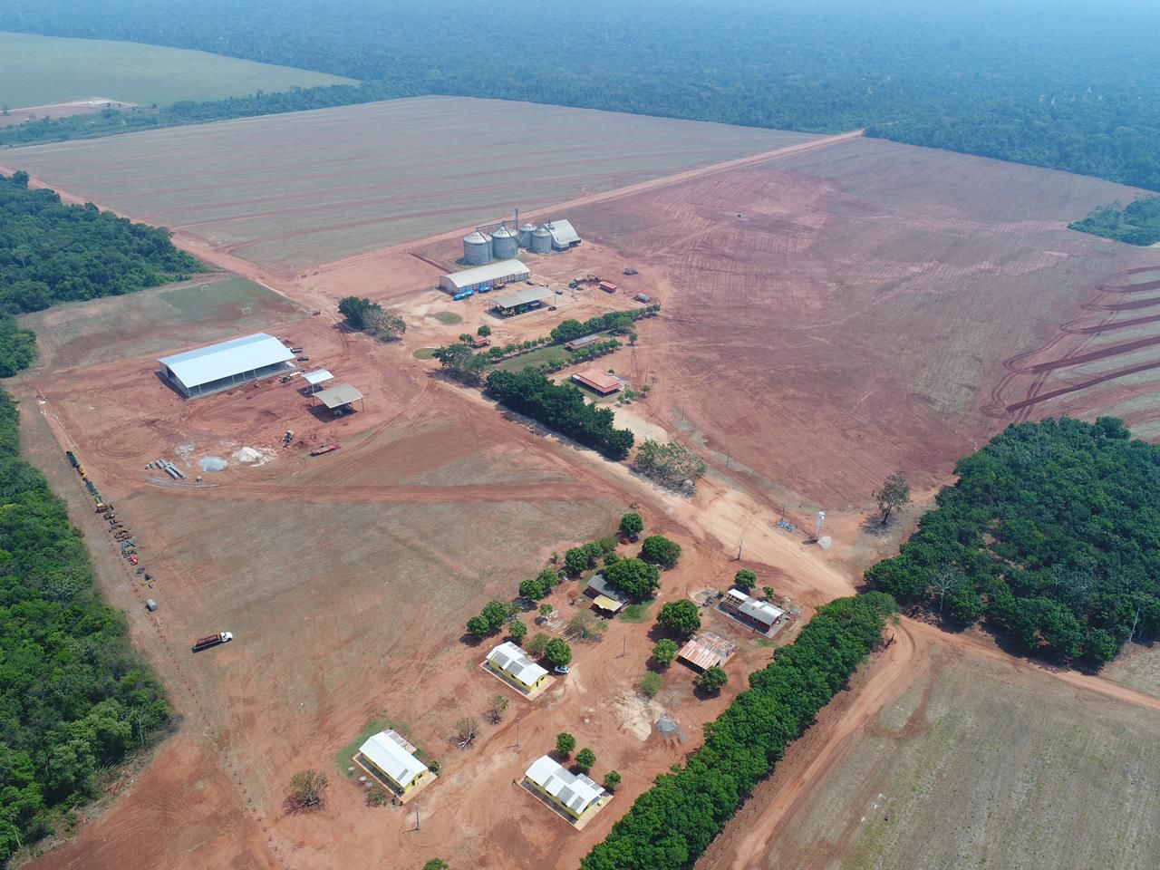 Foto aérea de uma fazenda em São José do Rio Claro MT